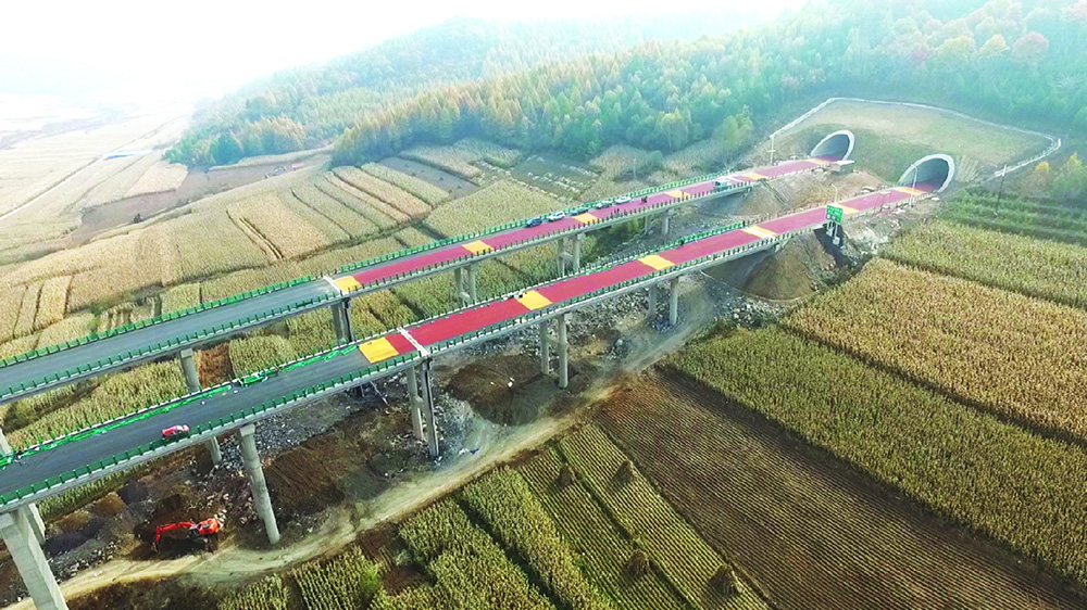 通化至梅河口高速公路彩色路?.jpg